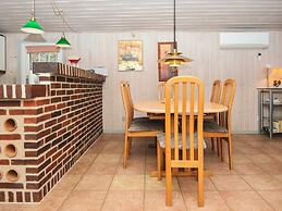 6 Person Holiday Home in Hemmet