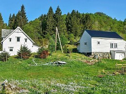 8 Person Holiday Home in Uggdal