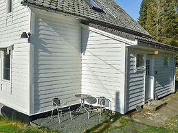 8 Person Holiday Home in Uggdal