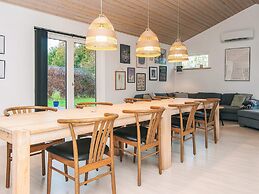 10 Person Holiday Home in Glesborg-by Traum