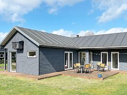 10 Person Holiday Home in Glesborg-by Traum