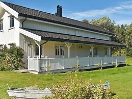 8 Person Holiday Home in Oksvoll