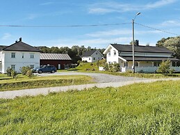 8 Person Holiday Home in Oksvoll