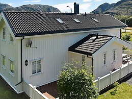8 Person Holiday Home in Oksvoll