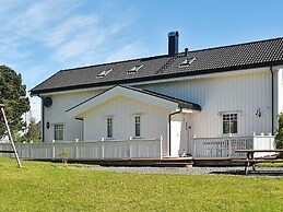 8 Person Holiday Home in Oksvoll