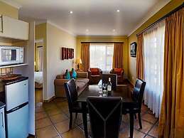 Room in B&B - Guest Lodge, Double bed and Sofa bed Max. 4 Guests, Near