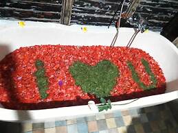 Royal Jj Ubud Resort and Spa Deluxe Room Pool View