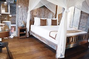 Royal Jj Ubud Resort and Spa Deluxe Room Pool View