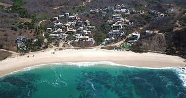 . Double Bed, Queen Size, Small Kitchen, Terrace, Wi-fi- air Condition