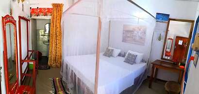 Star Hotel Arugambay