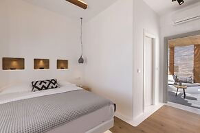 3 Elements by Stylish Stays