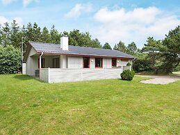 6 Person Holiday Home in Blavand