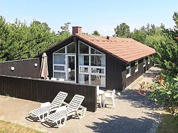 8 Person Holiday Home in Blavand