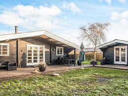 Peaceful Holiday Home in Hemmet near Sea