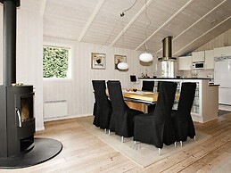 Cozy Holiday Home in Hadsund near Family Friendly Beach