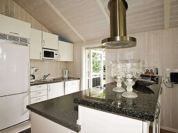 Cozy Holiday Home in Hadsund near Family Friendly Beach