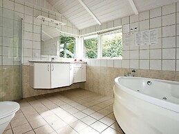 Cozy Holiday Home in Hadsund near Family Friendly Beach