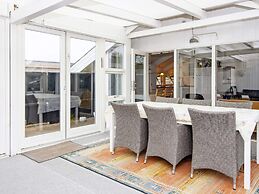 6 Person Holiday Home in Ronde-by Traum