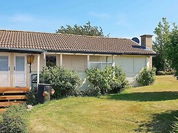 Rustic Holiday Home in Augustenborg near Sea