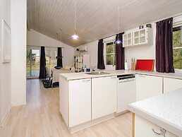 Idyllic Holiday Home in Store Fuglede near Forest