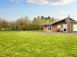 Vintage Holiday Home in Struer near Open Field