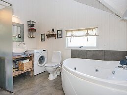 6 Person Holiday Home in Hemmet