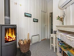 6 Person Holiday Home in Hemmet