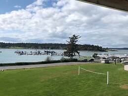 Lopez Islander Resort