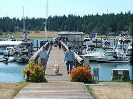 Lopez Islander Resort