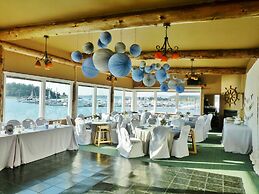 Lopez Islander Resort