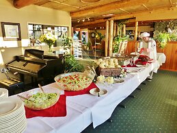 Lopez Islander Resort