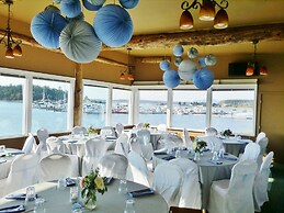 Lopez Islander Resort