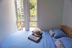 Two Gals And The Pig - Hostel