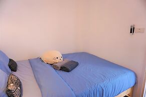 Two Gals And The Pig - Hostel