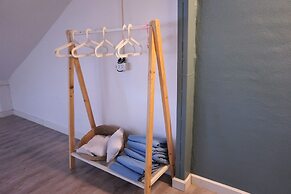 Two Gals And The Pig - Hostel