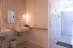 Two Gals And The Pig - Hostel