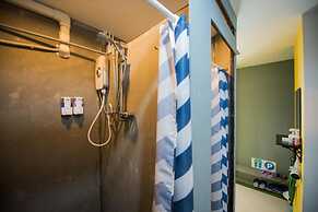 Backpacker Street Airport Place