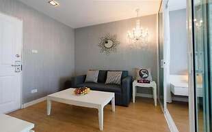 Backpacker Street Airport Place