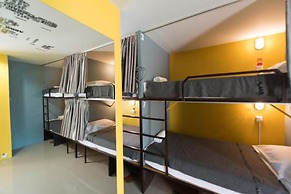 Backpacker Street Airport Place