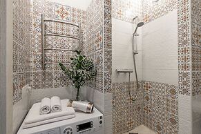 St.Pete Aparts Silver