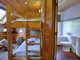 Luxurious Holiday Home in Stoumont With Pool & Bar