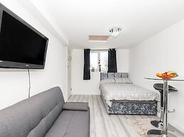 Simplistic Apartment in Croydon near Wandle Park