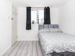 Simplistic Apartment in Croydon near Wandle Park