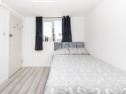 Simplistic Apartment in Croydon near Wandle Park