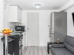 Simplistic Apartment in Croydon near Wandle Park