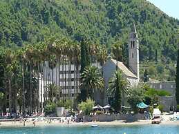 Apartment in Dubrovni With Garden