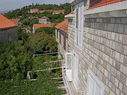 Apartment in Dubrovni With Garden