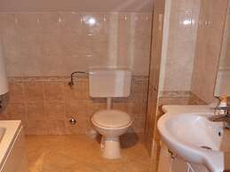 Apartment in Dubrovni With Garden