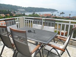Apartment in Dubrovni With Garden