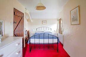 Vintage Holiday Home in Welshpool With Garden